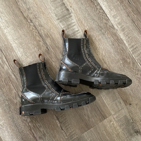 Balenciaga Black Exposed-Stitch Leather Chelsea Boots size 37 - Picture 9 of 10